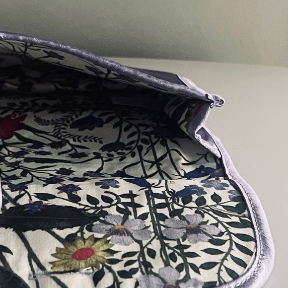 Metallic Gucci Flora (Button-Closure) Cosmetic-Makeup Bag - Picture 8 of 8